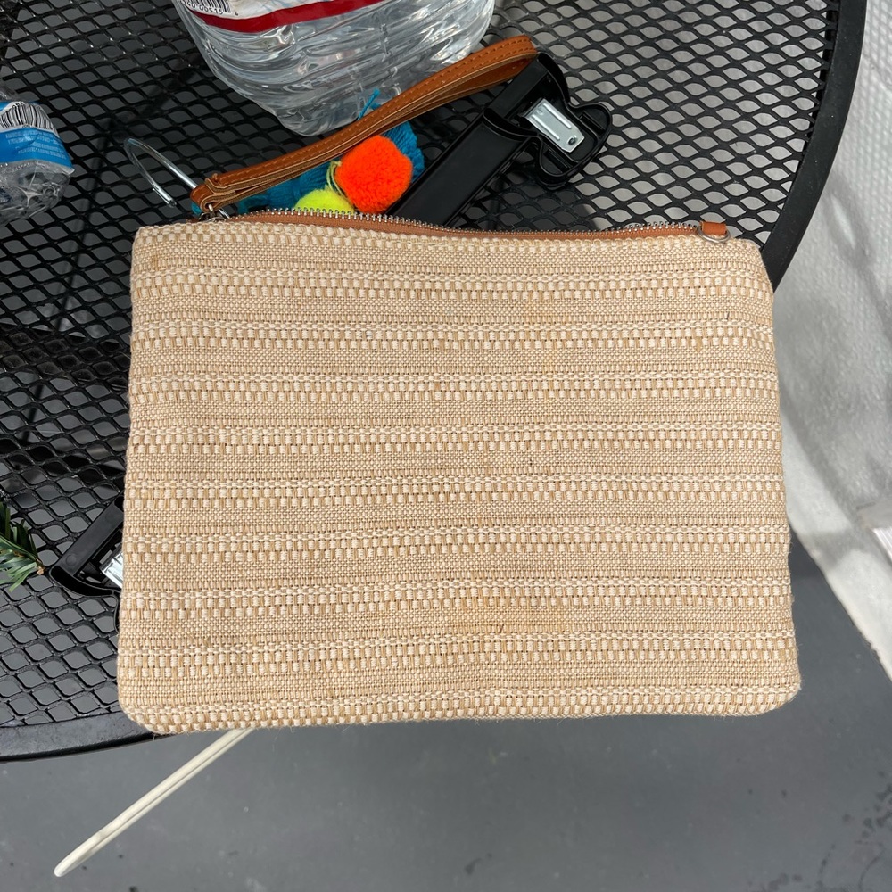 Pom pom summer wristlet/clutch - Picture 3 of 3